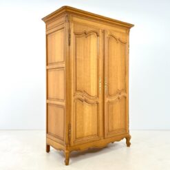Ąžuolinė dviejų durų rūbų spinta 64x133x195 cm