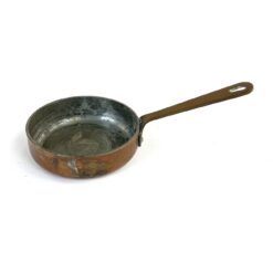 Miniatiūrinė varinė keptuvėlė alavuota vidine dalimi su žalvarine rankena 7,5x15x5 cm