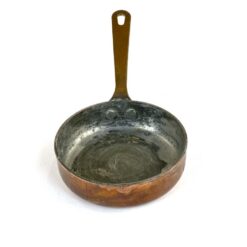 Miniatiūrinė varinė keptuvėlė alavuota vidine dalimi su žalvarine rankena 7,5x15x5 cm