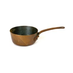 Varinis puodukas alavuota vidine dalimi su metaline rankena 650 ml 14x27x9 cm