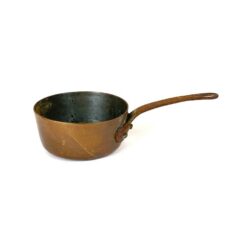 Varinis puodukas alavuota vidine dalimi su metaline rankena 650 ml 14x27x9 cm